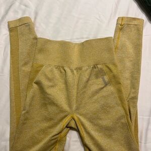 Gym Shark leggings - S
Yellow
